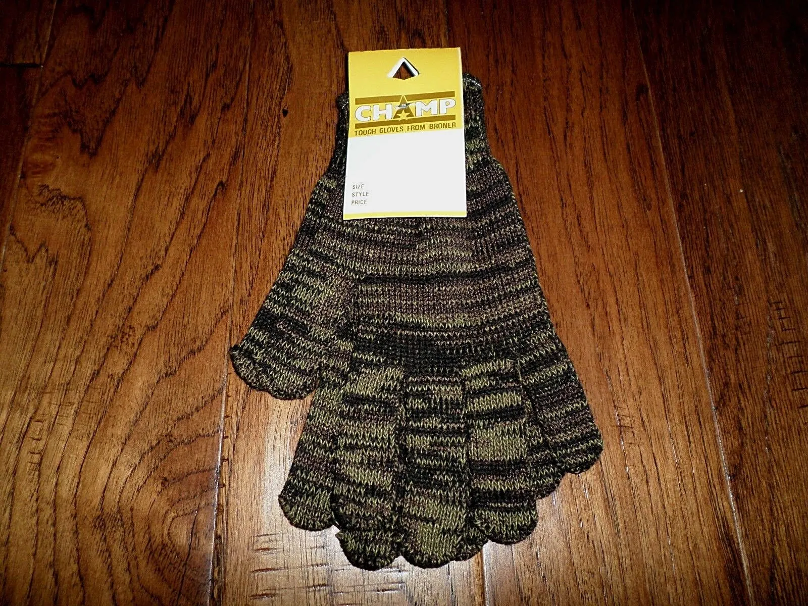 BROWN CAMOUFLAGE  FLEECE GLOVES  MADE IN THE U.S.A  BRONER GLOVE COMPANY