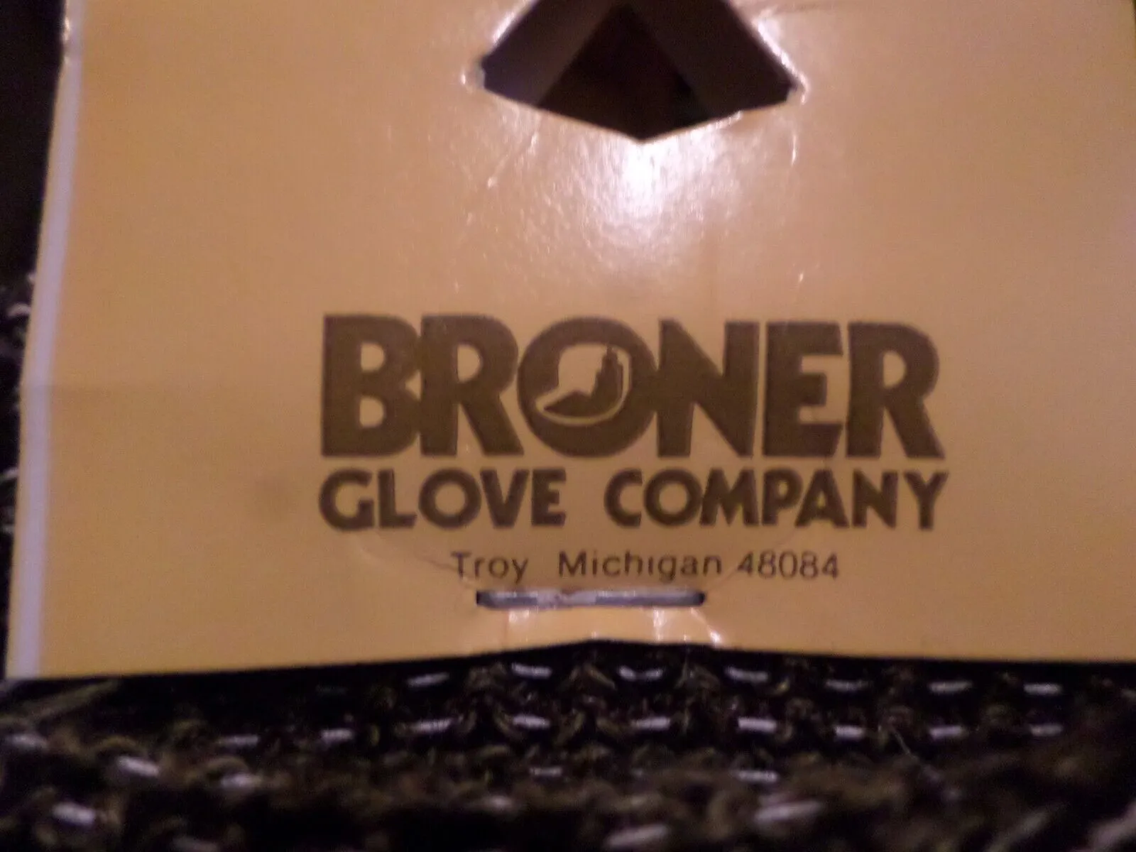 BROWN CAMOUFLAGE  FLEECE GLOVES  MADE IN THE U.S.A  BRONER GLOVE COMPANY